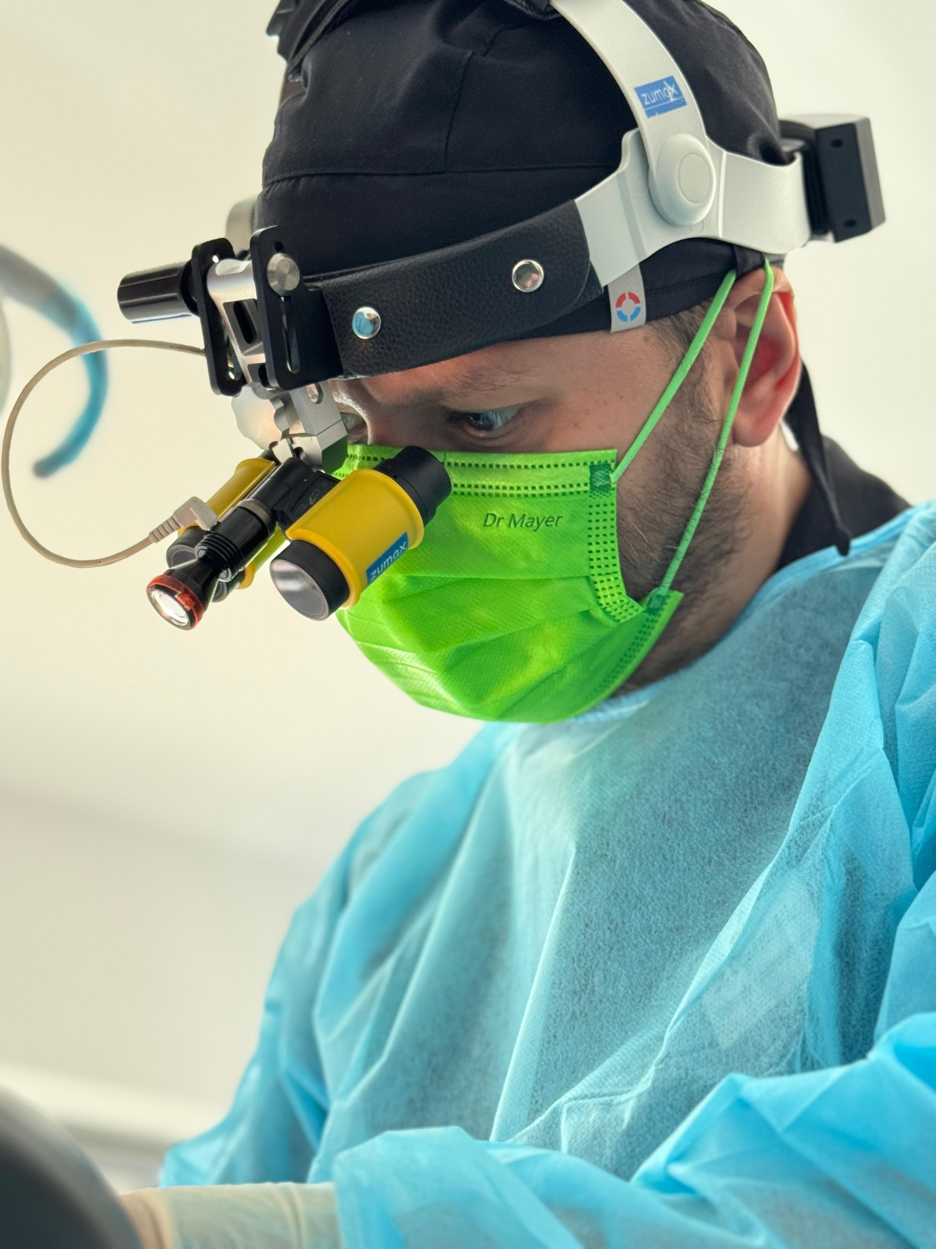 Dr. Miu Cosmin - medic specialist implantologie și chirurgie dento-alveolară în Buzău